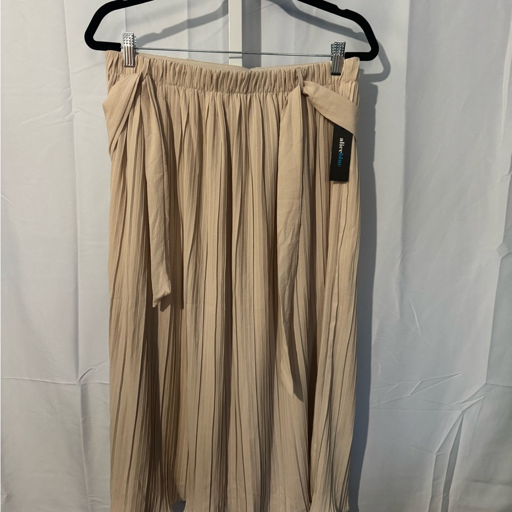 Alice Blue Tan Pleated Skirt Size L NWT